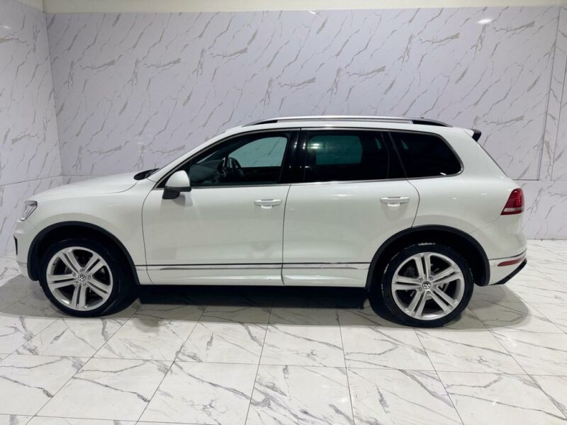 Volkswagen Touareg 3.0 TDI V6 BlueMotion Tech R-Line Plus Tiptronic 4WD Euro 6 (s/s) 5dr - Image 4