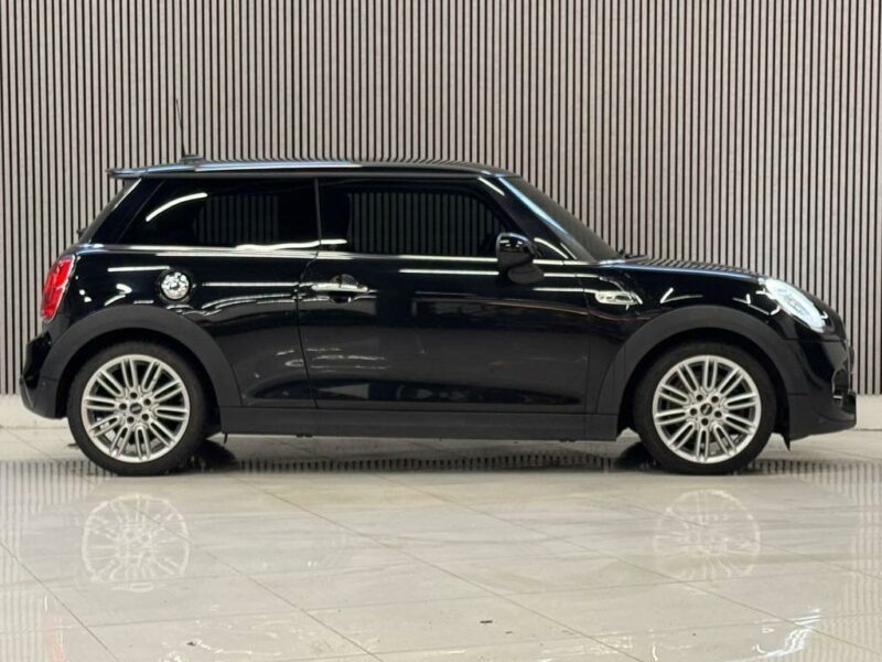 MINI Hatch 2.0 Cooper S Auto Euro 6 (s/s) 3dr - Image 2