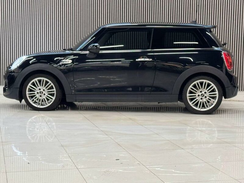 MINI Hatch 2.0 Cooper S Auto Euro 6 (s/s) 3dr - Image 4